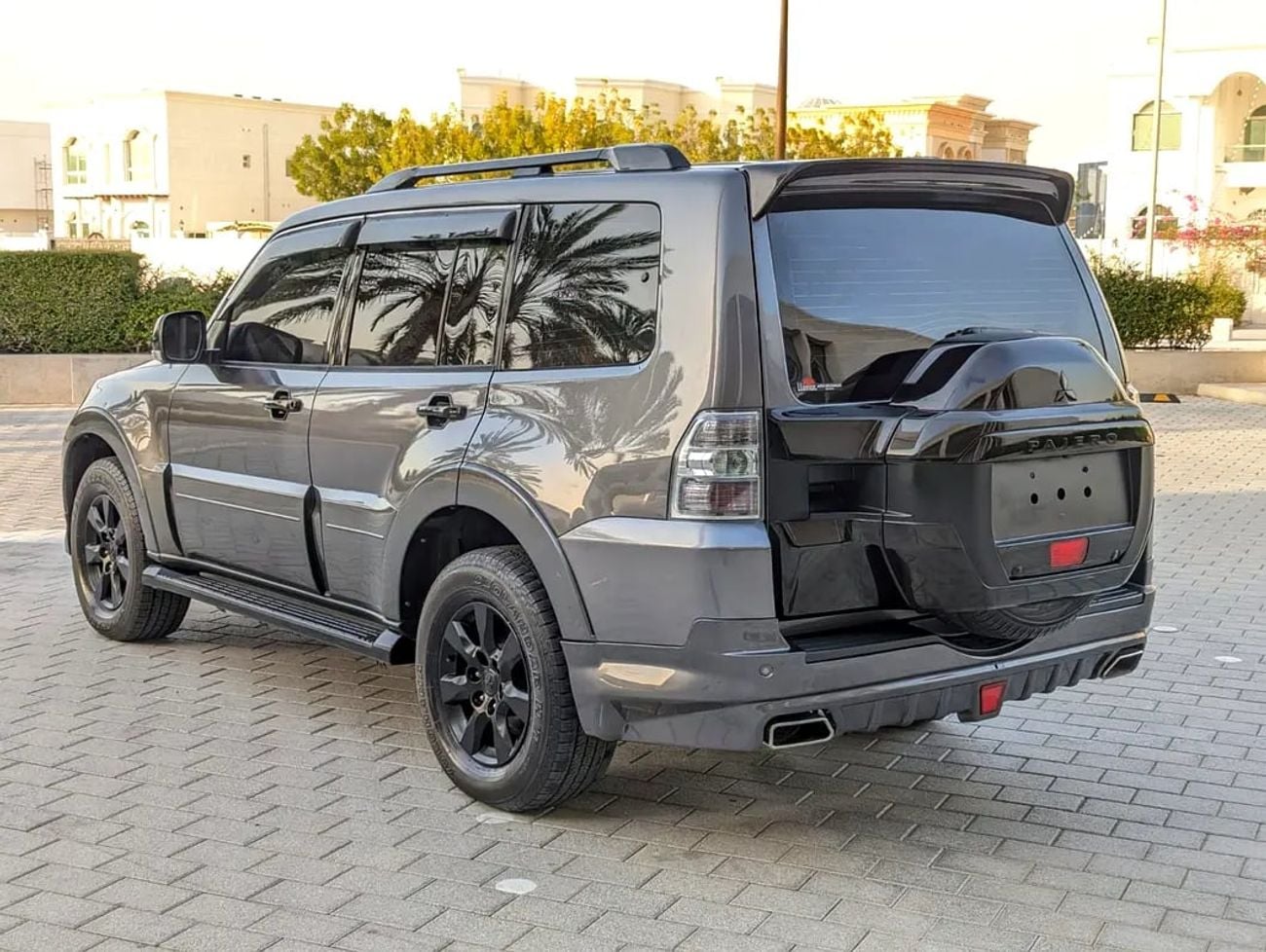 ميتسوبيشي باجيرو GLS MID OPTION GCC IN EXCELLENT CONDITION