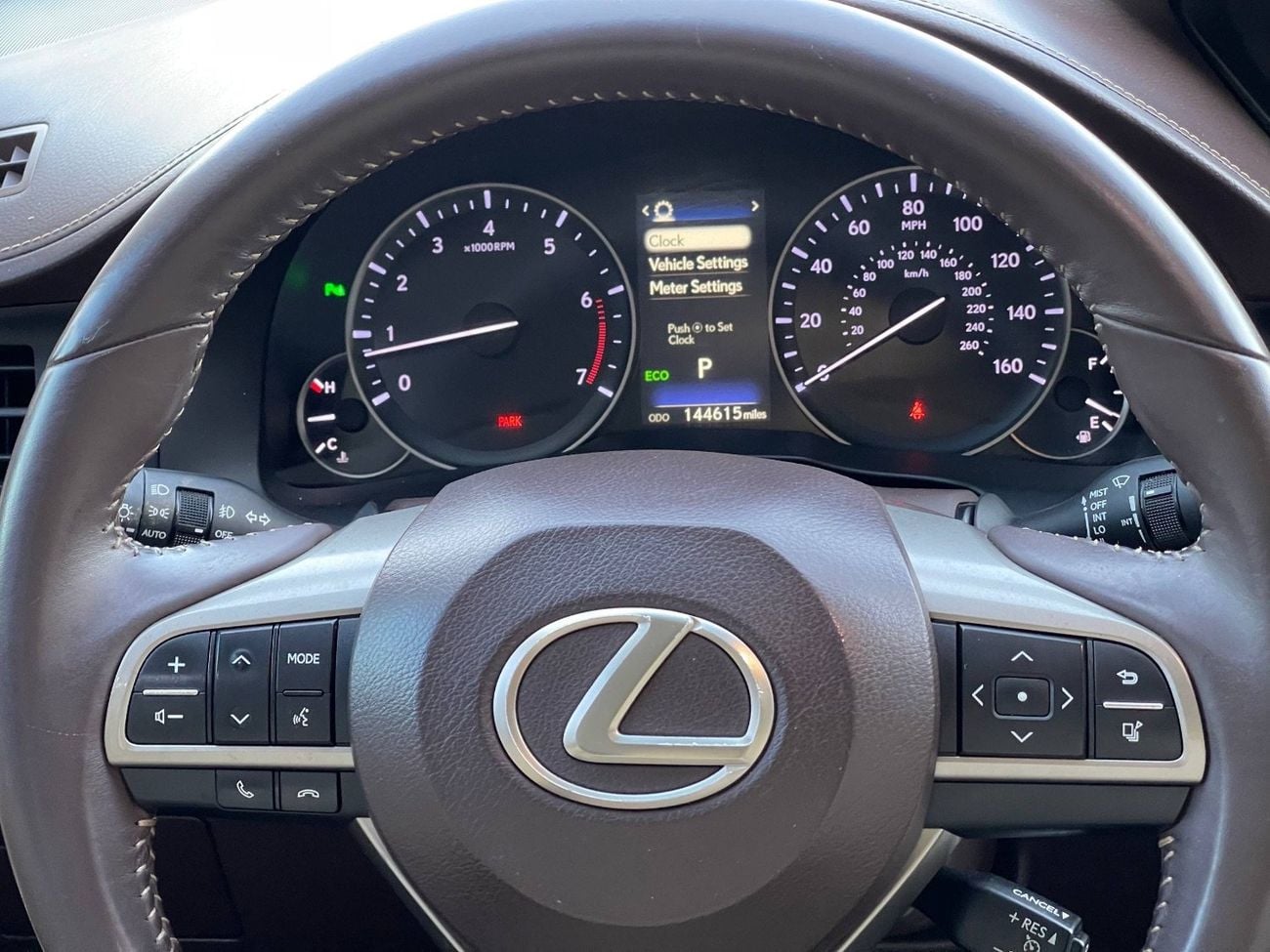 لكزس ES 350 3.5 V6 /PLATINUM COLOR / SCREEN /COOLING AND HEATING SEATS  / IN PERFECT CONDITION