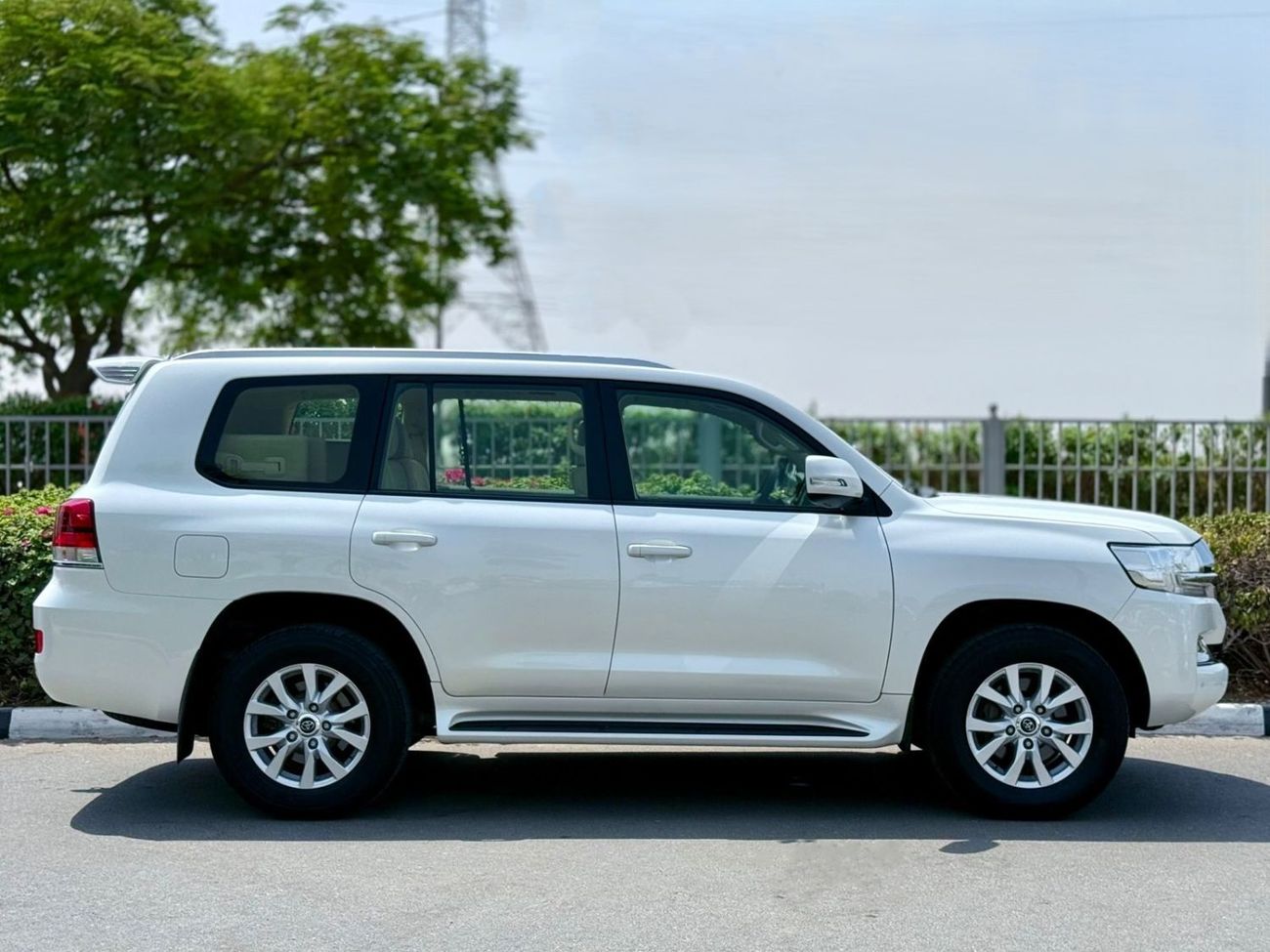 Toyota Land Cruiser EXR 4.0L 4WD LAND CRUISER EX.R V6 | GCC SPECS | YEAR: 2017 | KMS: 218,000 | FULL-SERVICE HISTORY