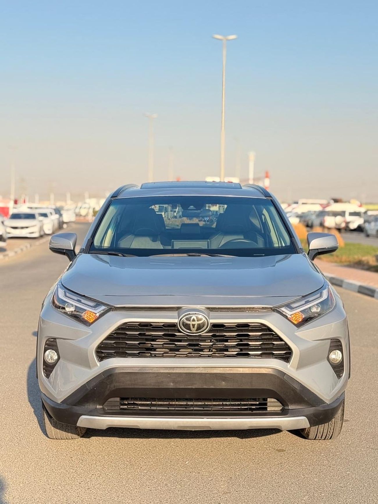 تويوتا راف ٤ XLE 2.5L Full option