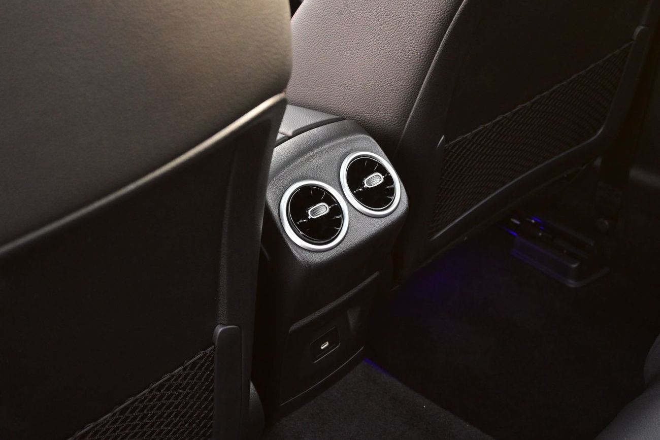 مرسيدس بنز A 200 Mercedes-Benz A200L 1.3L Turbo Petrol, Model 2025 Color White