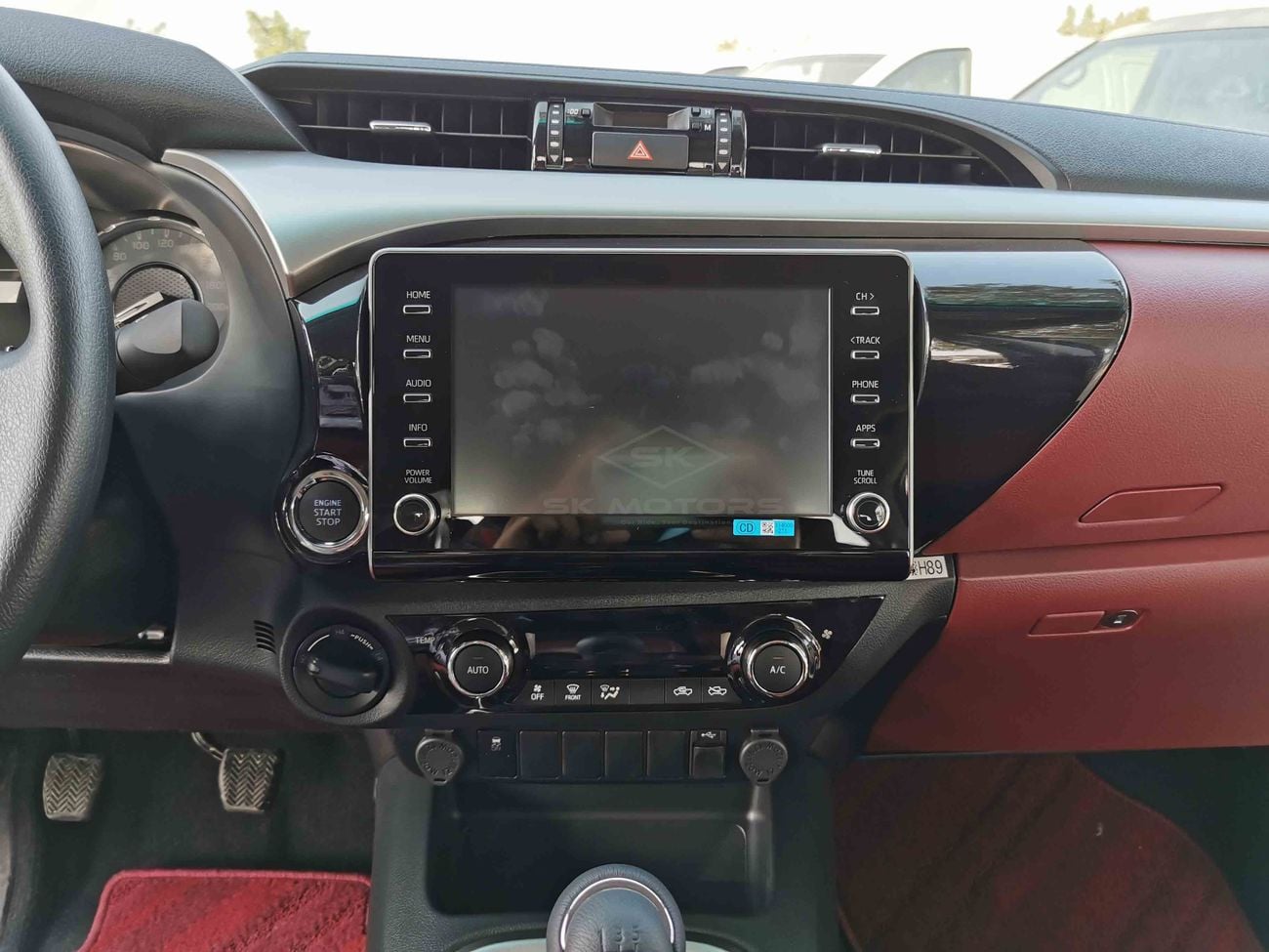 Toyota Hilux 2.7L, Manual, DRL LED Headlights, Rear Bedliner, Bluetooth, DVD, 4WD, Rear Camera (CODE # THFO03)