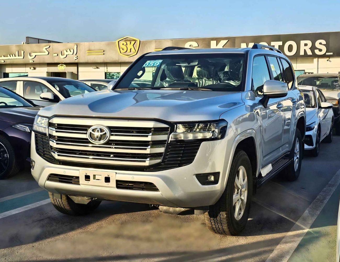 تويوتا لاند كروزر GXR BASIC / 4.0L PETROL V6 / SUNROOF / LEATHER WITH DRIVER POWER SEAT (CODE # GXR4B)