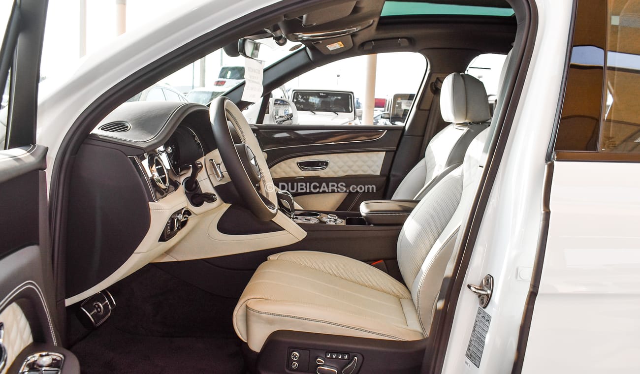 Used Bentley Bentayga 2023 for sale in Dubai 677933