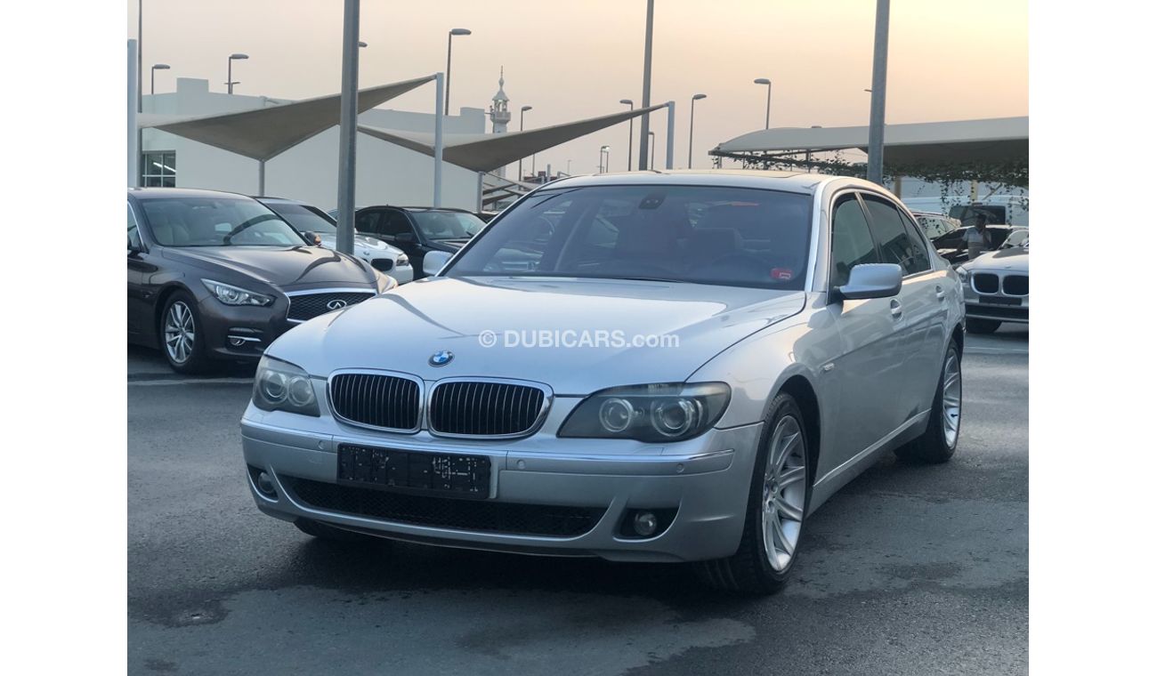 بي أم دبليو 730Li موديل 2007 خليجي فل مواصفات كراسي جلد وفتحه سقف ومثبت سرعه وتحكم كهربي كامل ونظام صوت ممتاز وكاميرا