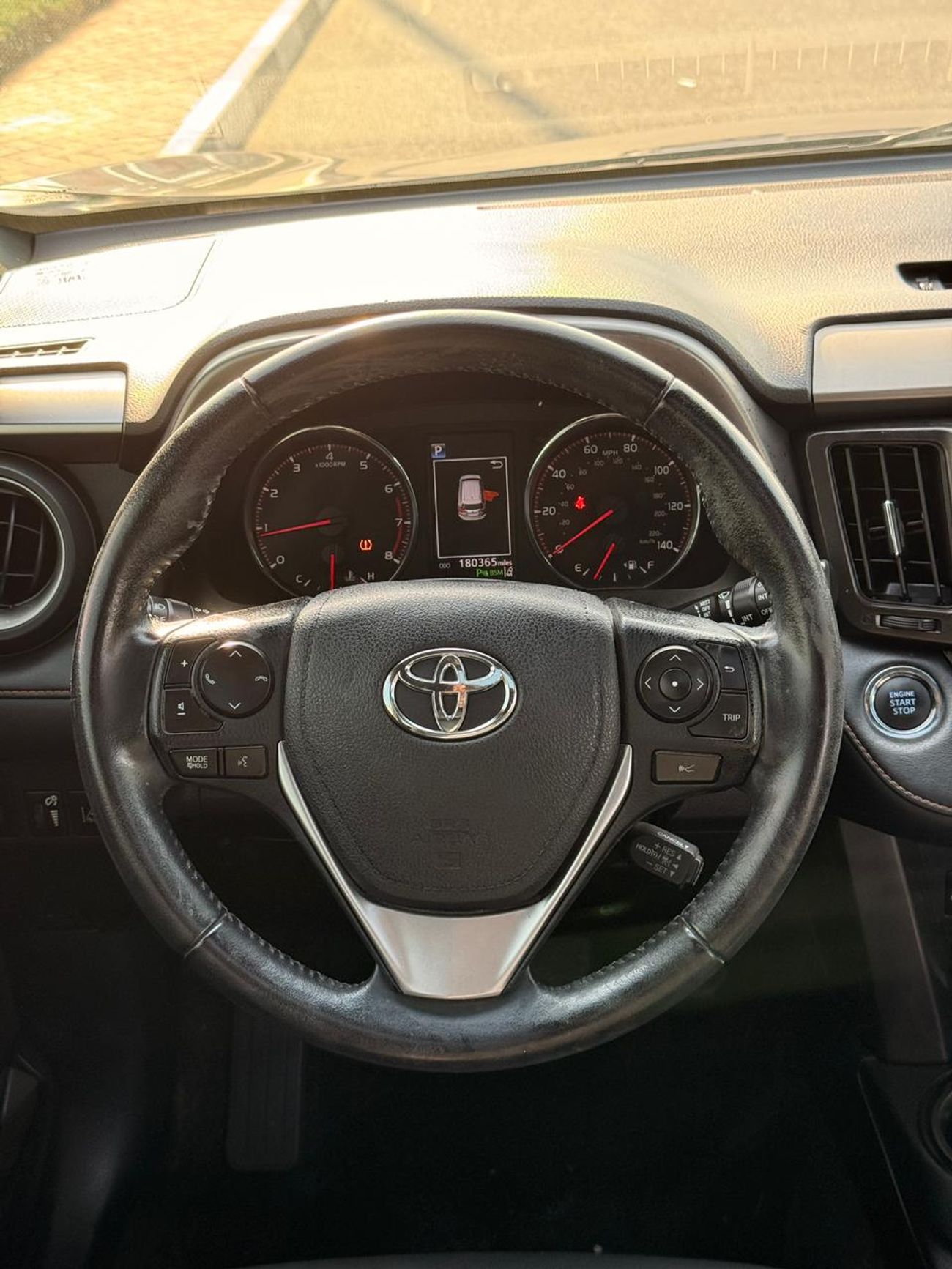 تويوتا راف ٤ SE 2.5 L | sunroof | push start | leather full option