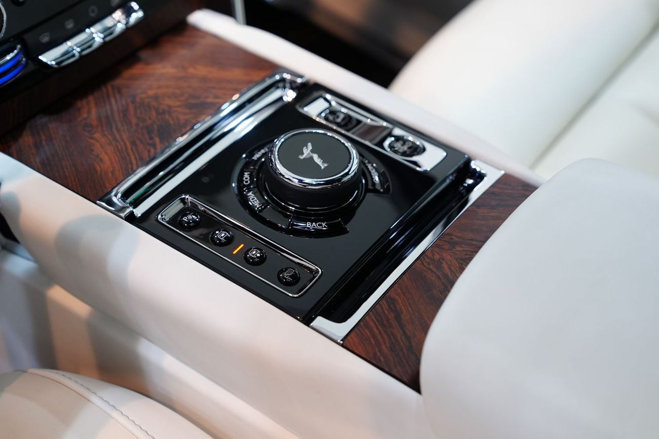 Rolls Royce Cullinan STANDARD VIP Seats w/ Entertainment Screens, Bespoke Audio, Panoramic Roof w/ Starlight!!