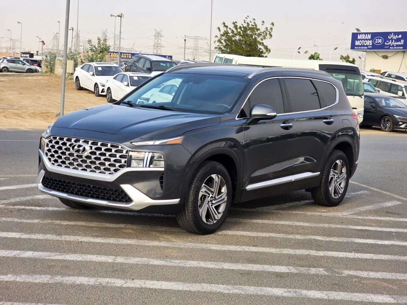 Hyundai Santa Fe Comfort 2.4L Panoramic Roof , 360 camera and Trunk automatic