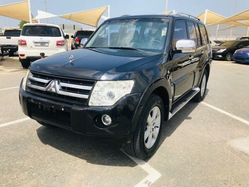 ميتسوبيشي باجيرو فل ابشن بحاله ممتازه بدون حوادث