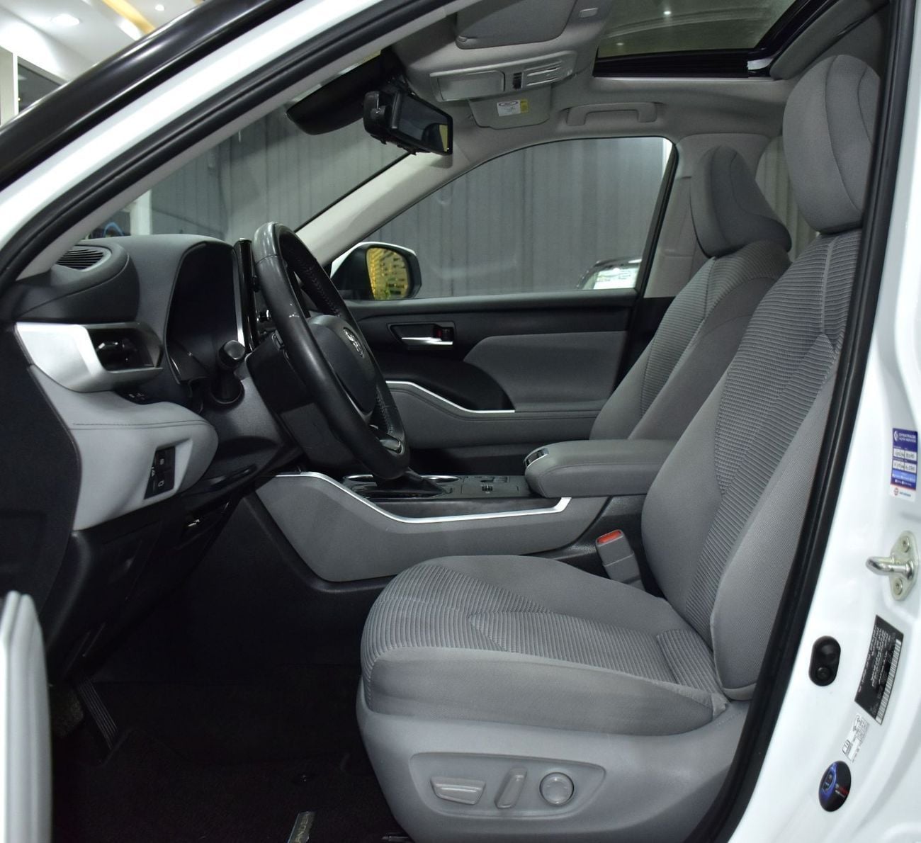 Toyota Highlander GLE HEV EXCELLENT DEAL for our Toyota Highlander Hybrid ( 2023 Model ) in White Color GCC Specs