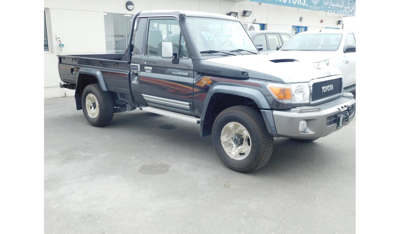 تويوتا لاند كروزر بيك آب 79 LX LIMITED V8 4.5L TURBO DIESEL 4WD MANUAL TRANSMISSION