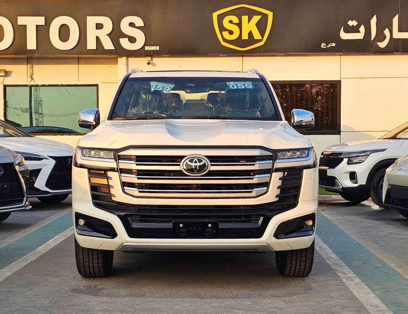 تويوتا لاند كروزر VX HYBRID / 3.5L V6 PETROL / RADAR / BIG DVD / JBL SPKRS / LETAHER WITH MEMORY SEATS (CODE # VXH25)