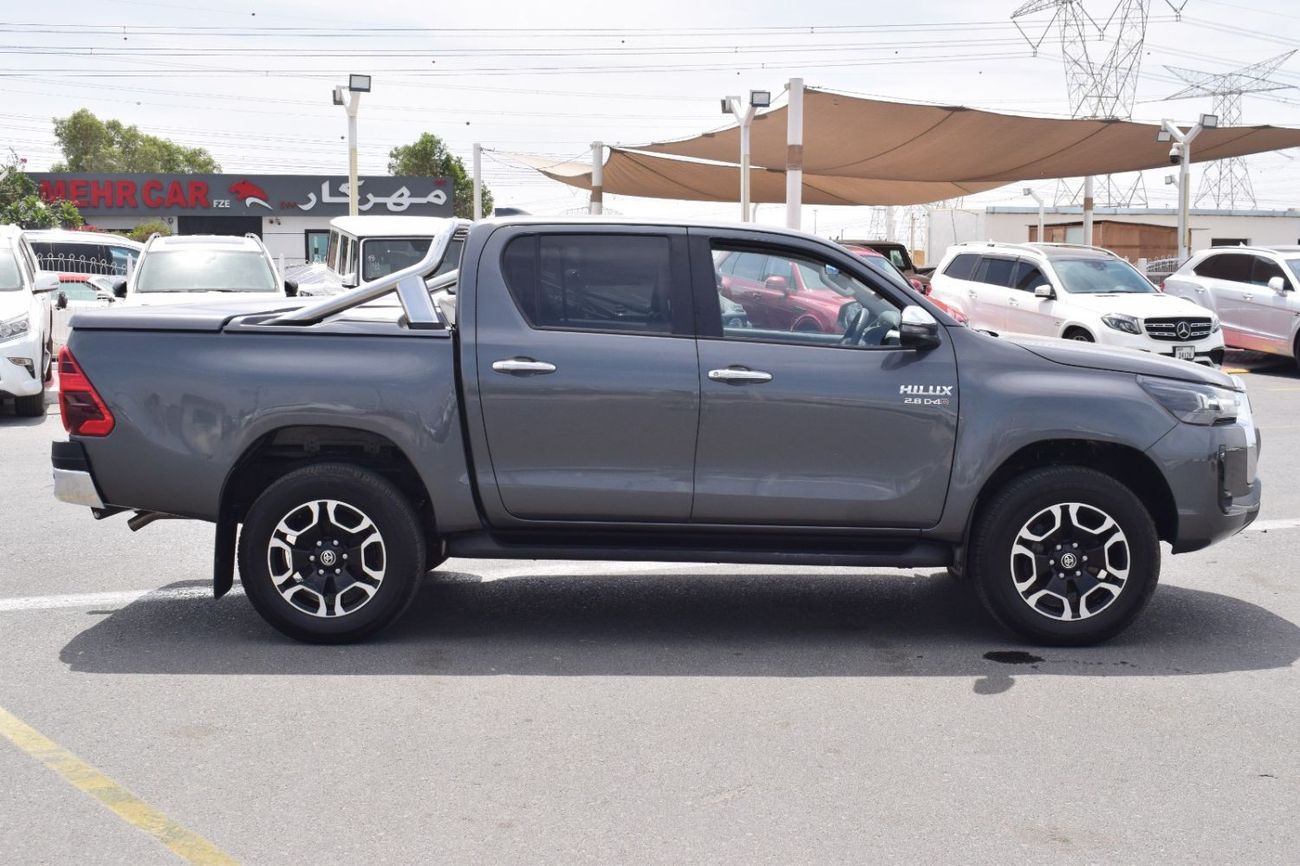 تويوتا هيلوكس SR5 2.8L Diesel A/T 4x4