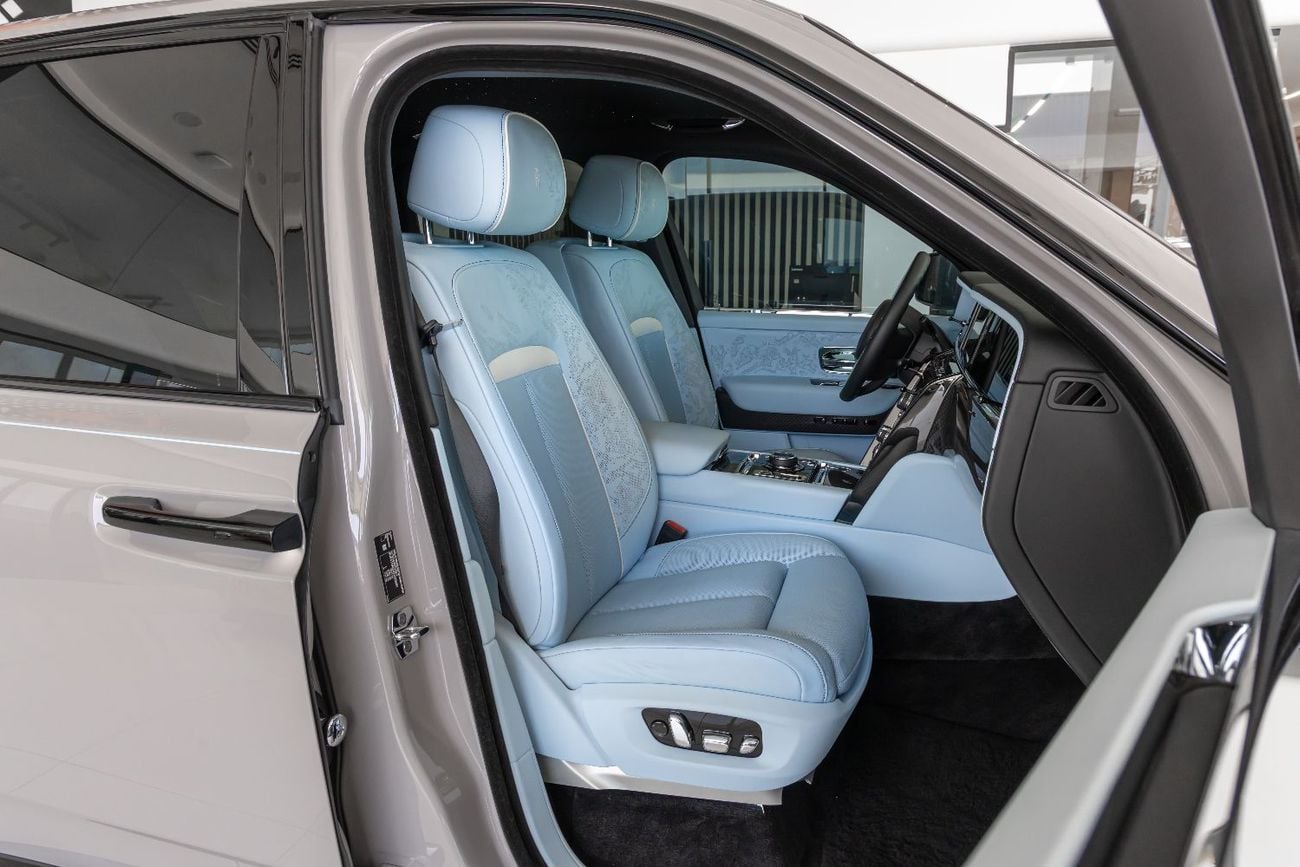 Rolls Royce Cullinan ROLLS-ROYCE CULLINAN | BLACK BADGE | EUROPEAN SPECS | FULL OPTION | BESPOKE SOUND SYSTEM | DEALER WA