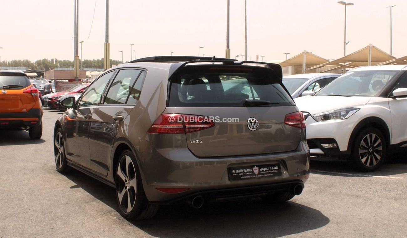Volkswagen Golf GTI ACCIDENTS FREE - GCC - PERFECT CONDITION INSIDE OUT - 2000 CC - FULL OPTION
