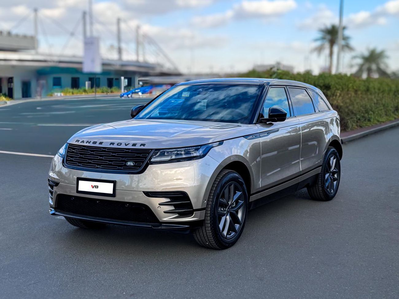 Land Rover Range Rover Velar Land Rover Range Rover Velar 2026 Automatic 0 Km 4 Cylinder All Wheel Drive (AWD) SUV Gold