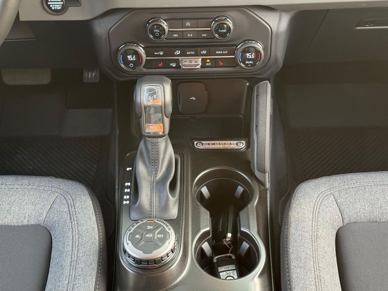 فورد برونكو 2.0L Turbocharged Petrol 4WD 2023 Export Price @ 155,500 AED