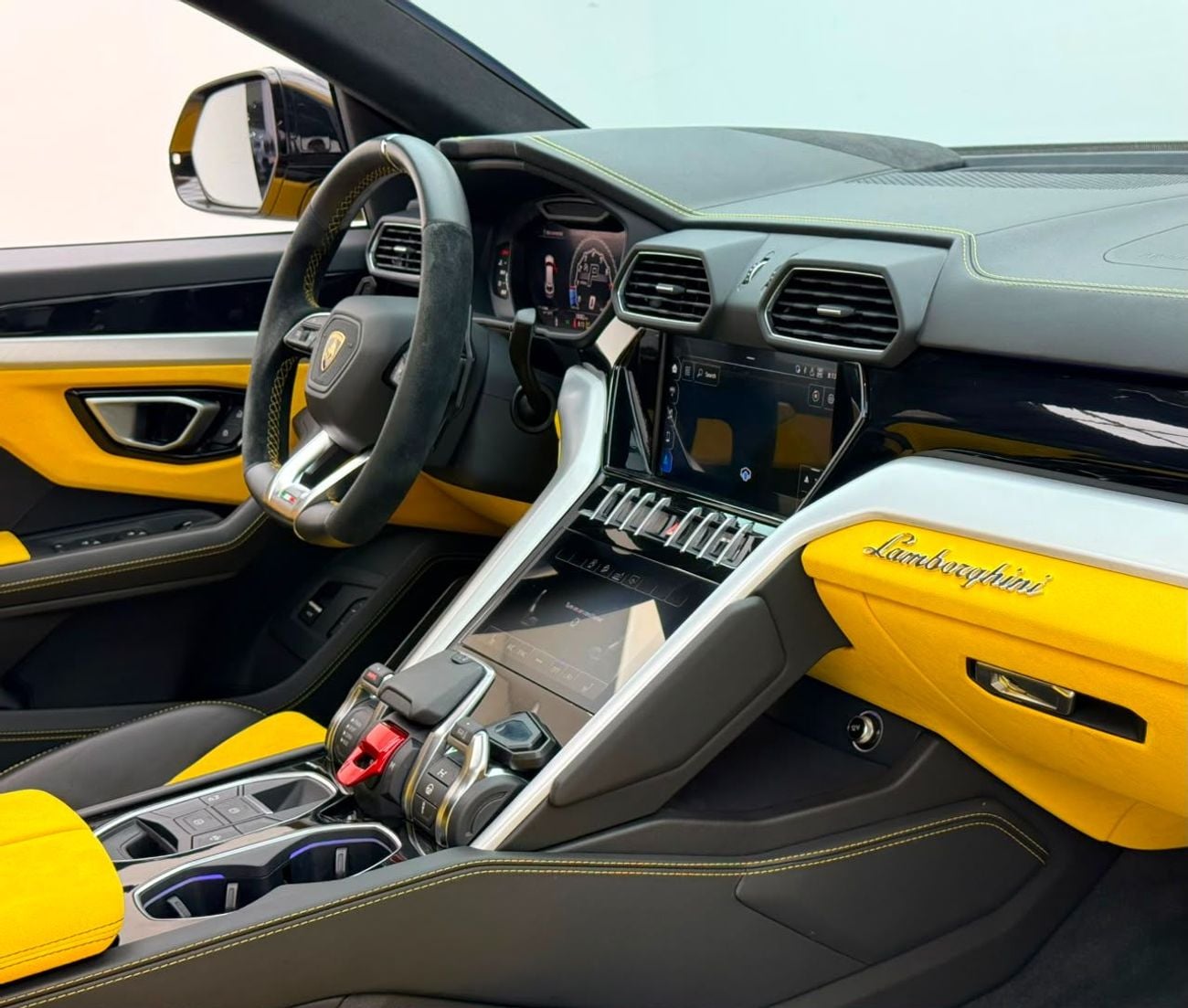 Lamborghini Urus STD 2020 Lamborghini Urus, Warranty, Full Lamborghini Service History, Very Low Km, Japanese