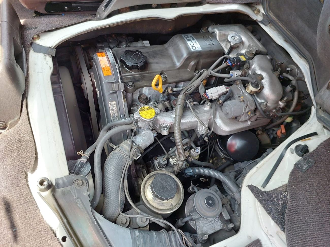 Toyota Hiace TOYOTA HIACE COMMUTER VAN RHD 2001 MODEL 3.0 L DIESEL AUTOMATIC(PM02656)