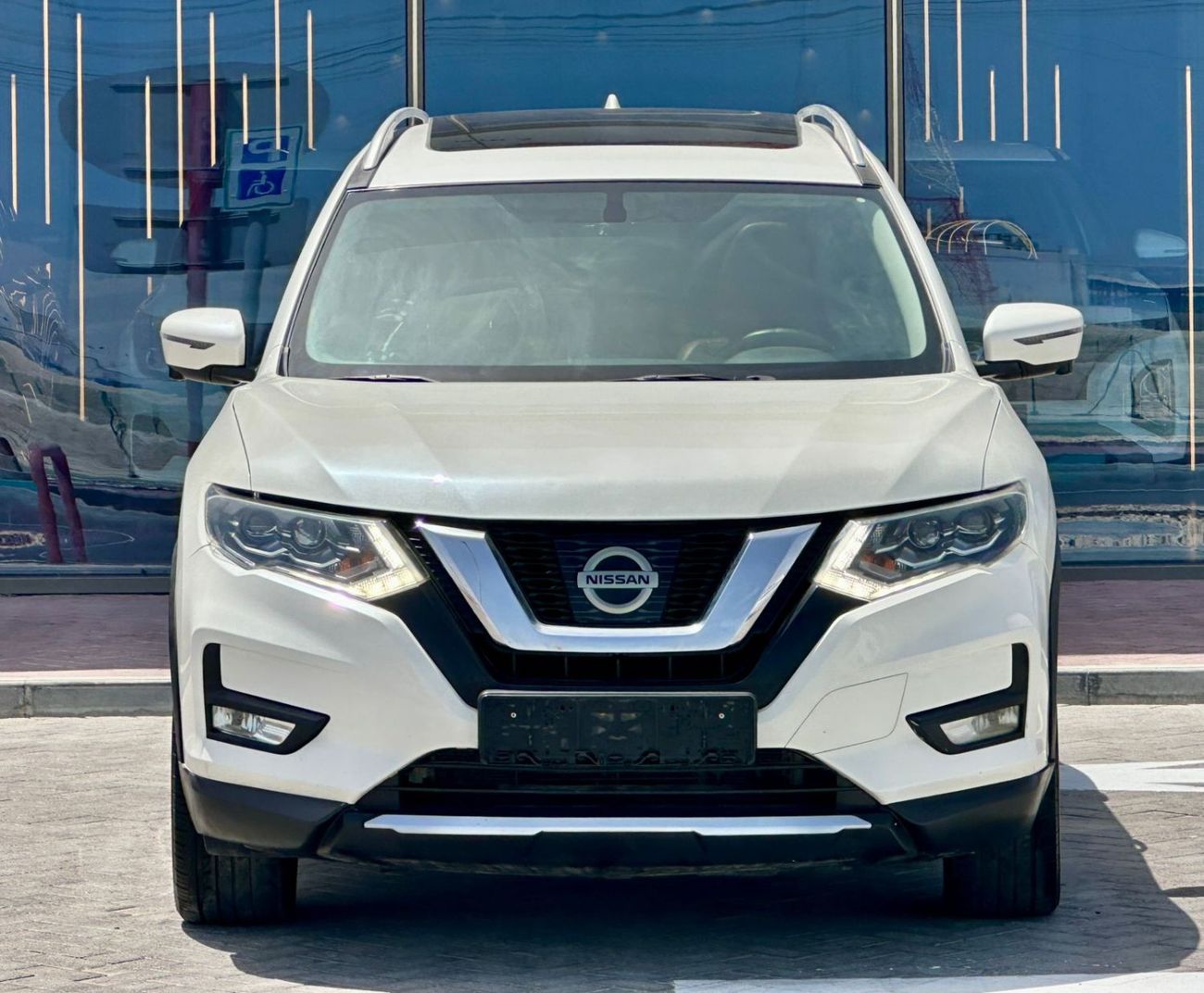 Nissan X Trail SL 955-Monthly l GCC l Panoramic, Leather, Cruise l Accident Free