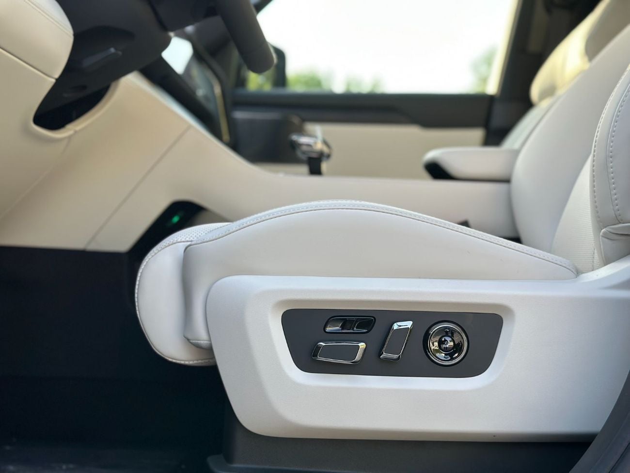 ROX 01 PRESTIGE | 6 Seats VIP | Brand New | AED 3,500 monthly