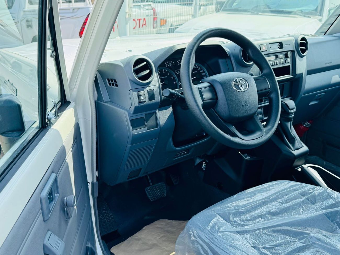 Toyota Land Cruiser TOYOTA LC78 3DOOR 4.0L PTR GCC A/T B/O WHITE 2025