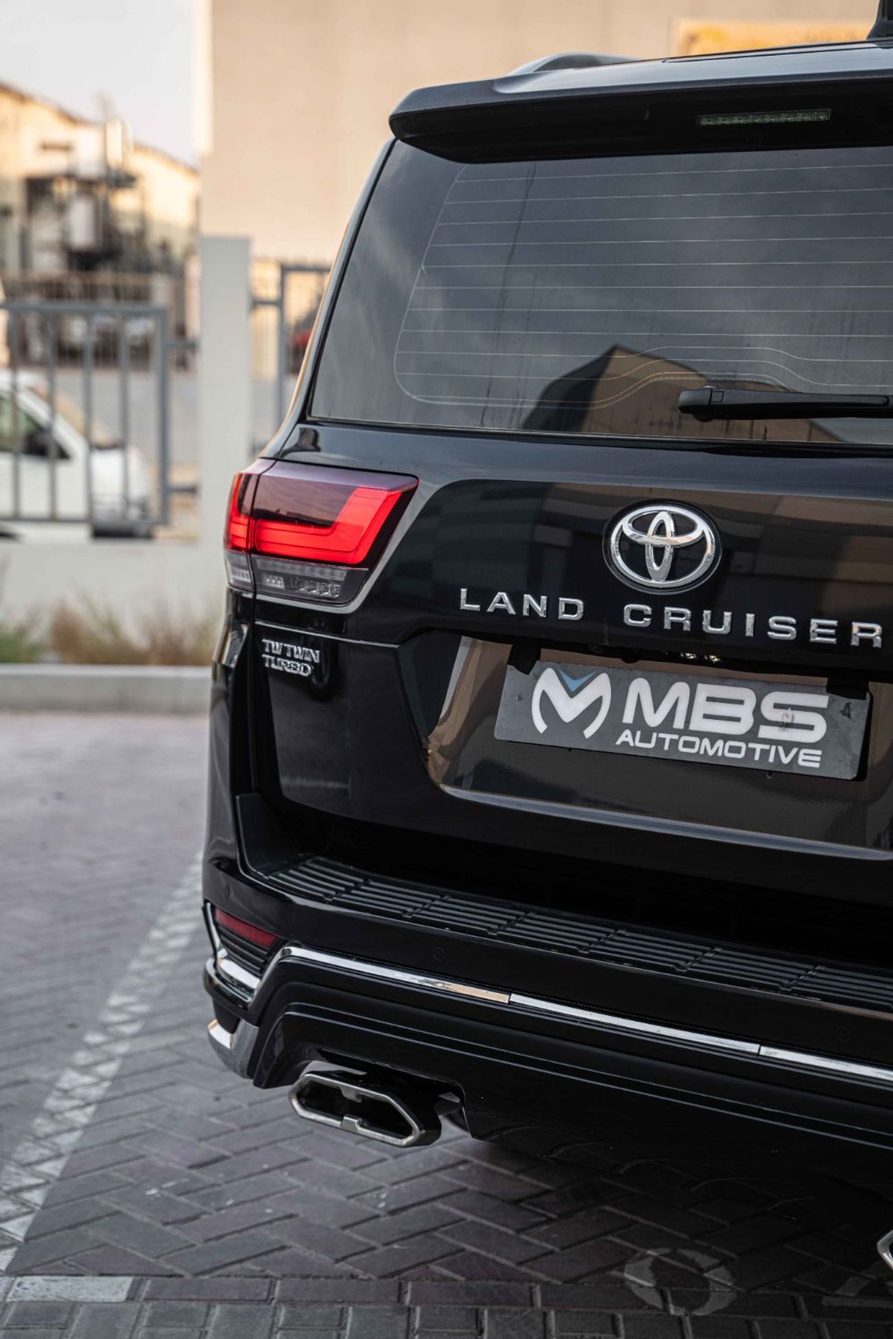 Toyota Land Cruiser 3.3L DIESEL VXR FULL OPTION WITH VIP MBS AUTOBIOGRAPHY 4 SEATER + MASSAGE FUNCTION AND ROOF STAR LIG