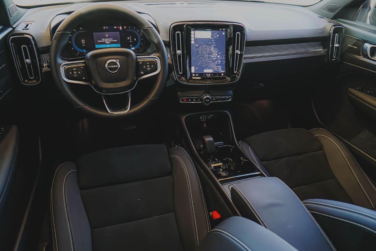 Volvo XC40 Volvo XC40 B4 2023 GCC under Agency Warranty and Service Contract with Flexible Down-Payment.