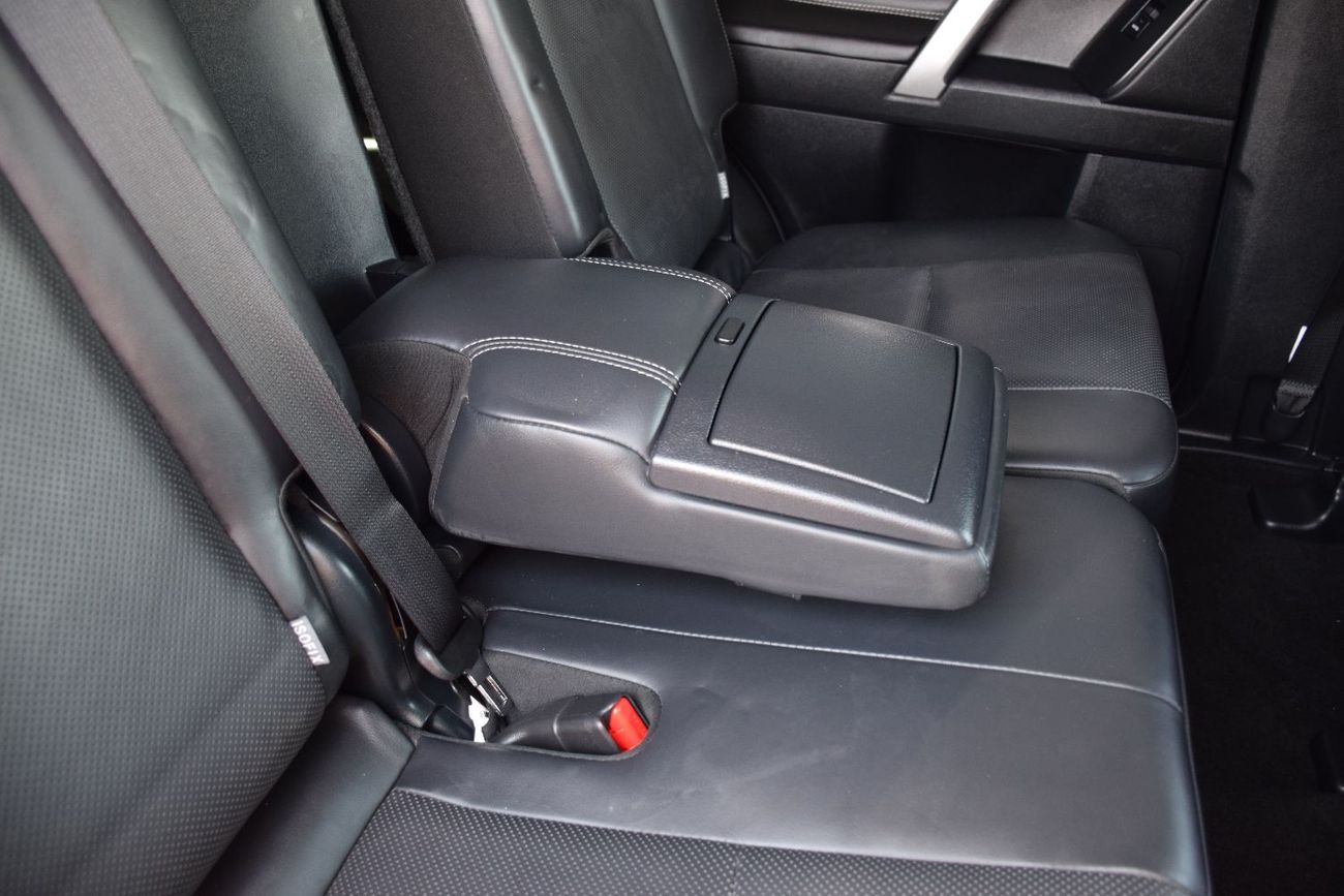 تويوتا برادو Diesel 2.8L 7 Seater. Service History Available