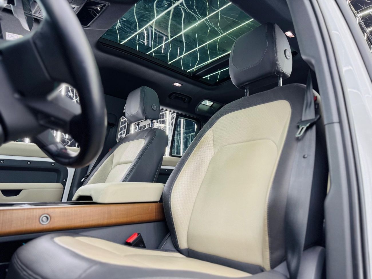 لاند روفر ديفندر P400 110 X-Dynamic SE 3.0L (7 Seater)