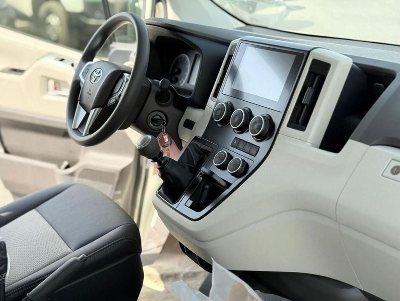 تويوتا هاياس EXPORT ONLY - 3.5L HIACE 2025 GL MT