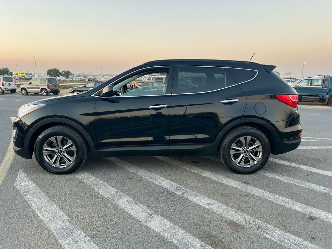 Hyundai Santa Fe 2015 Hyundai Santa Fe - 2.4L V4 - Accident Free - Clean Car  - Canadian Spec