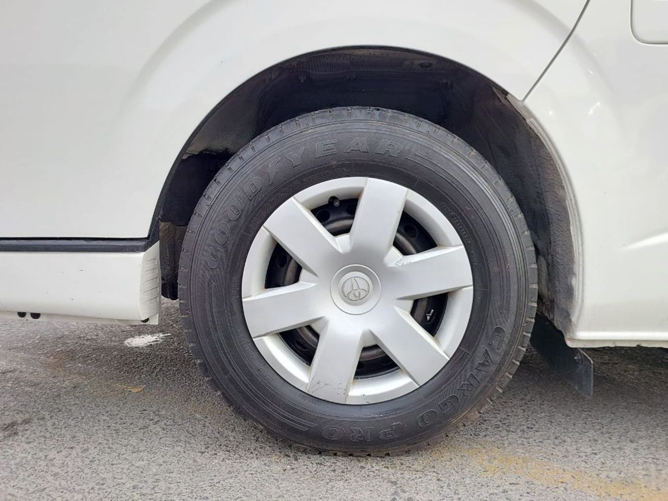 Toyota Hiace TOYOTA HIACE COMMUTER VAN RHD 2017 MODEL 2.7 L PETROL AUTOMATIC(PM81432)