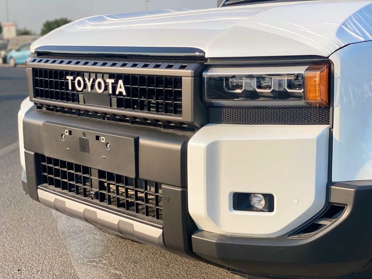 تويوتا برادو Adventure Dual Tone 2.4T