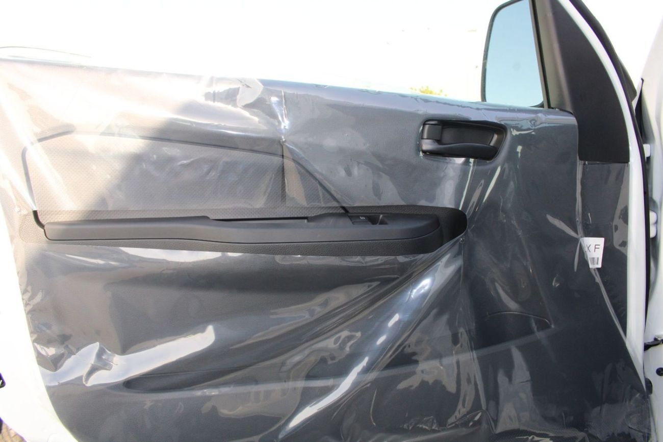 Nissan Urvan LHD - NISSAN URVAN 2.5L DIESEL 15-SEATER HIGH ROOF NARROW BODY DX MANUAL