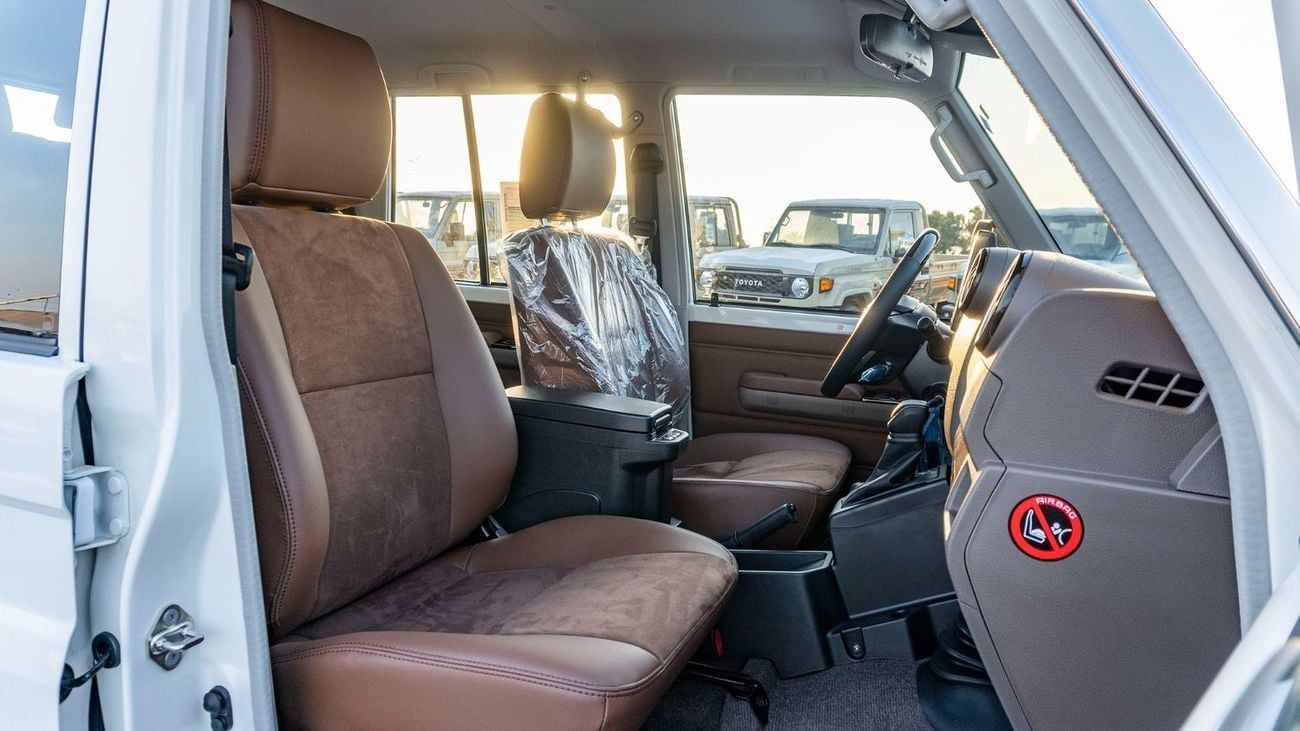 تويوتا لاند كروزر 70 LX 2.8L  2025 Toyota Land Cruiser 76 2.8L AT Diesel Full Option (White)