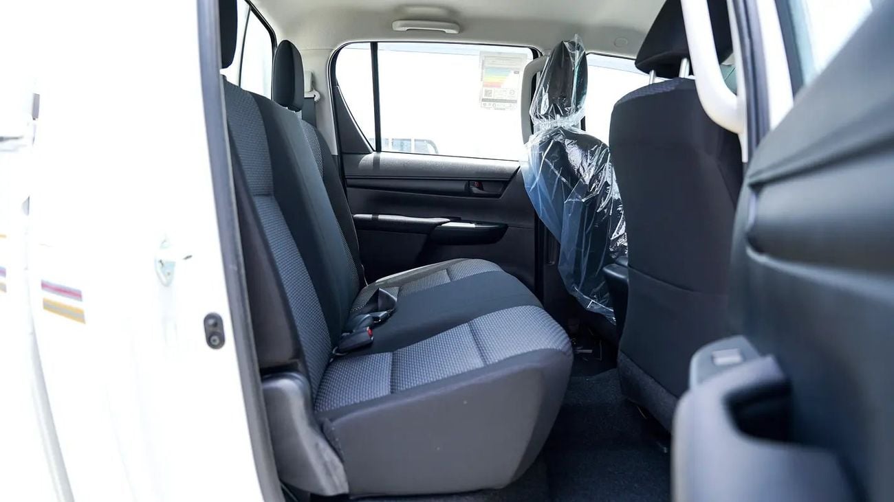 Toyota Hilux GLX 2.4L DIESEL - GCC Specs - Brand New!