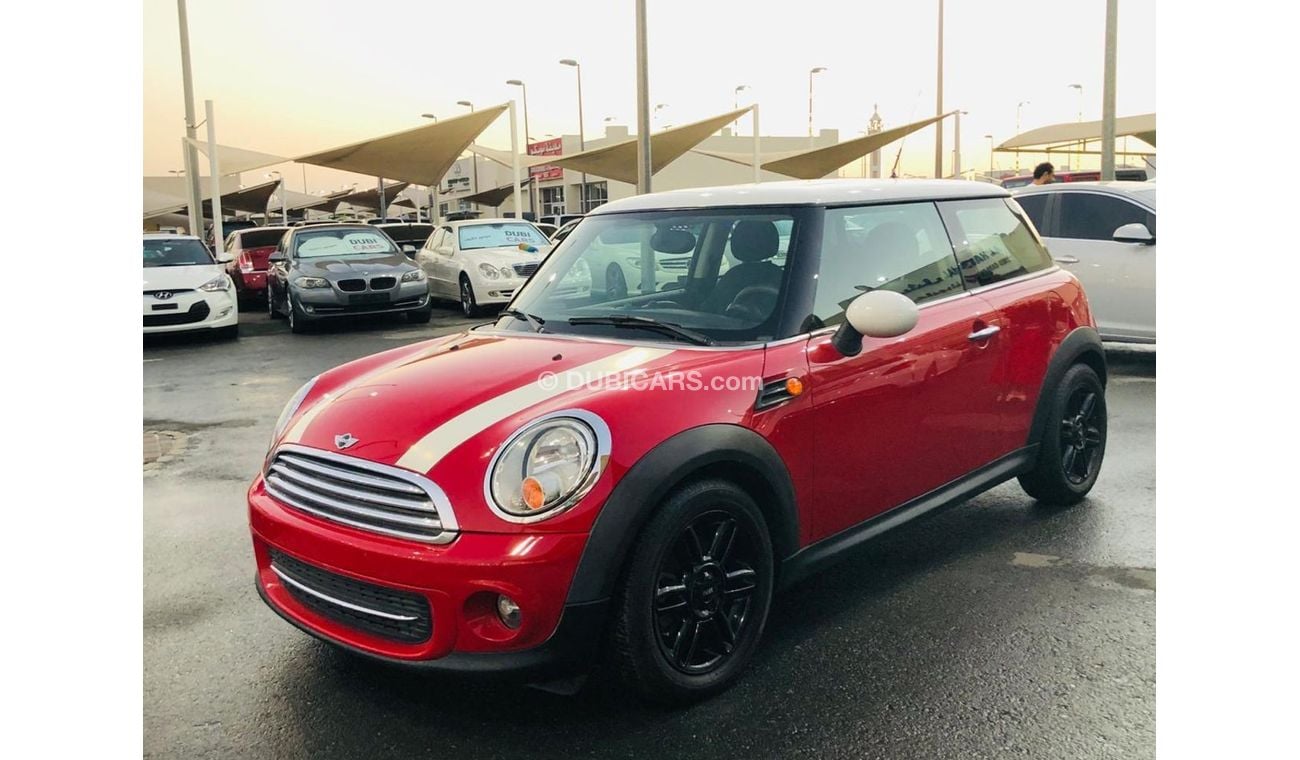 Mini Cooper Mini copper model 2013 GCC car prefect condition full option low mileage no need any maintenance