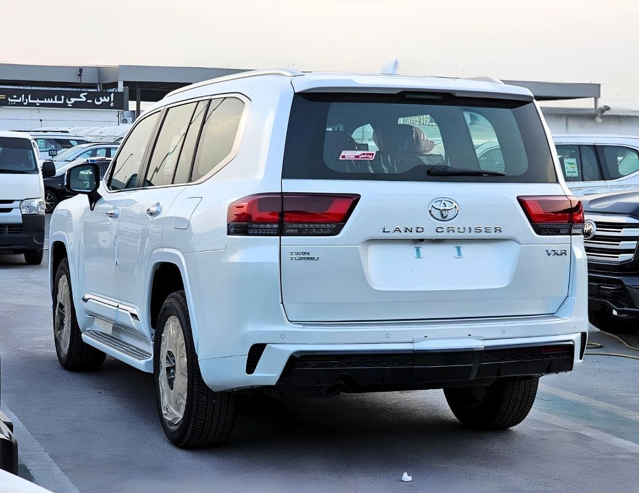 تويوتا لاند كروزر VXR TOYOTA LANDCRUISER LC300 VXR TWIN TURBO AURO KIT FULL OPTION SA PETROL AT 3.5L V6 4WD CH# 28463 CODE