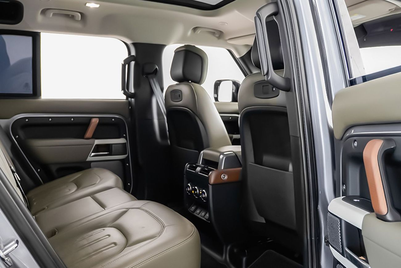 Land Rover Defender P400 110 HSE 3.0L (5 Seater)