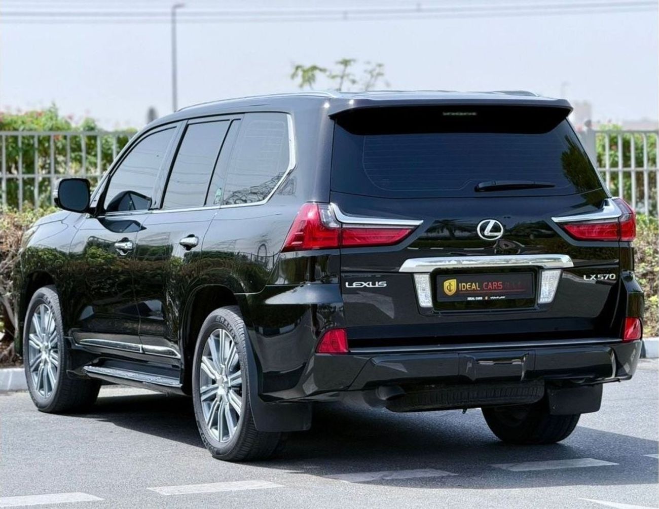 لكزس LX 570 LEXUS LX570 GCC SPECS YEAR 2017 FULL SERVICE HISTORY