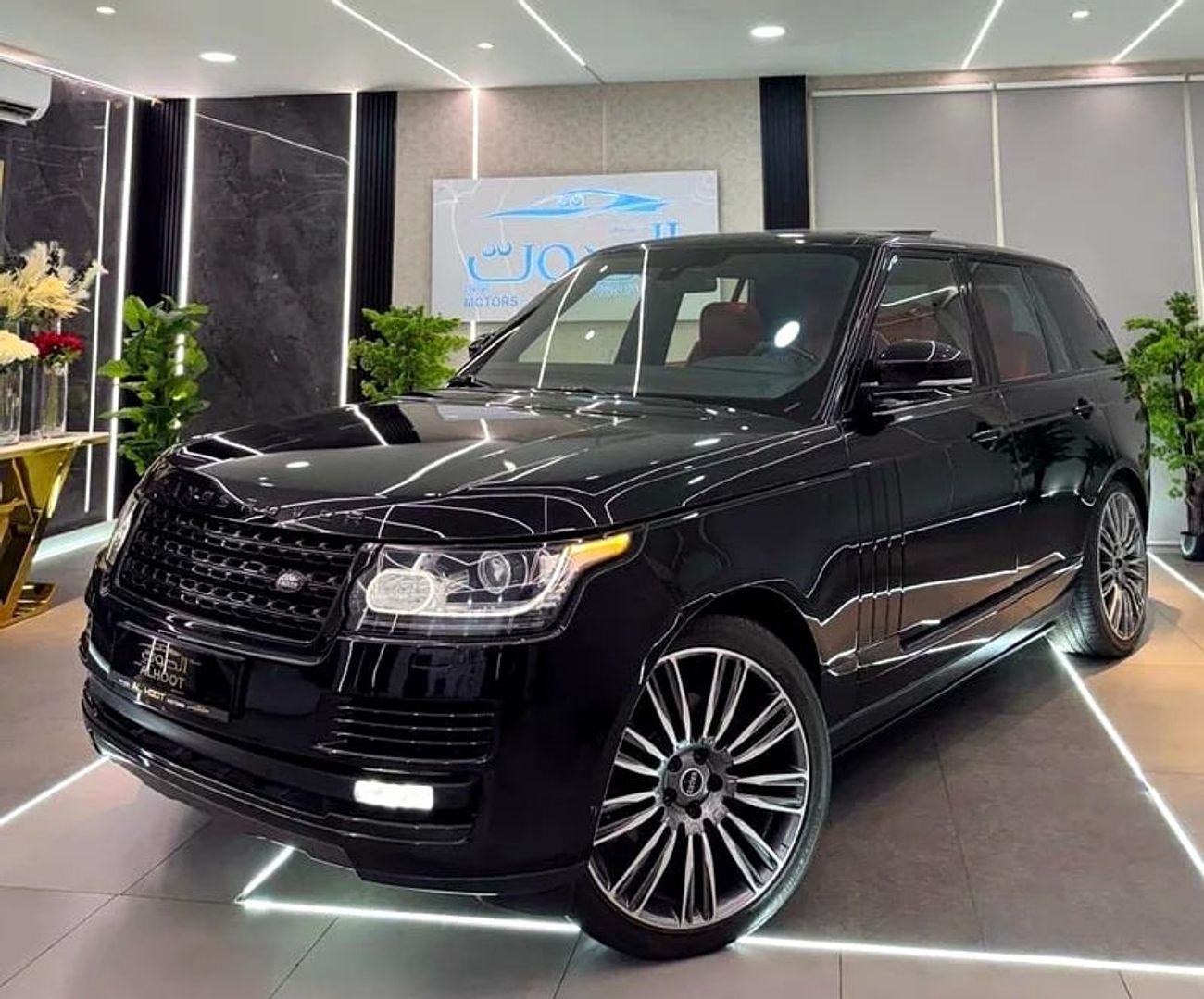 لاند روفر رينج روفر Supercharged 5.0L SUPERCHARGED VOGUE V8 || GCC II FULLY LOADED || CHASSIS ACCIDENT FREE || RED INTER