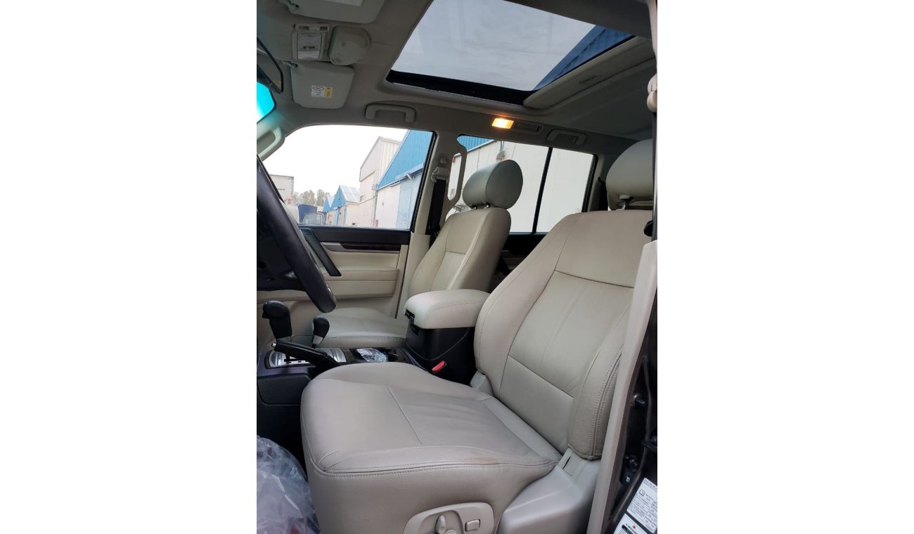 Mitsubishi Pajero Clean car full option
