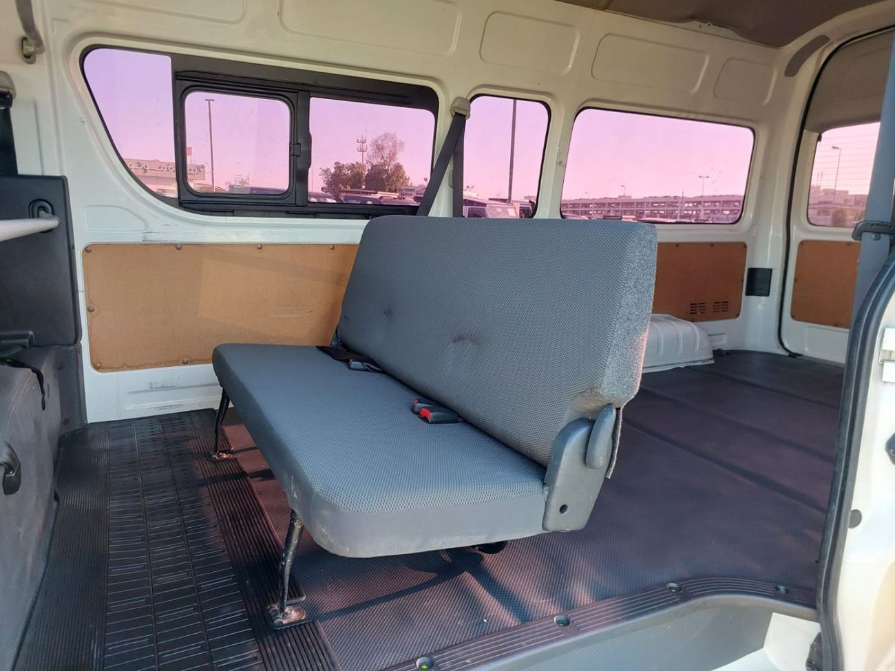 تويوتا هاياس 2015 TOYOTA HIACE VAN DX RHD DIESEL AUTOMATIC 3.0L(PM16720)