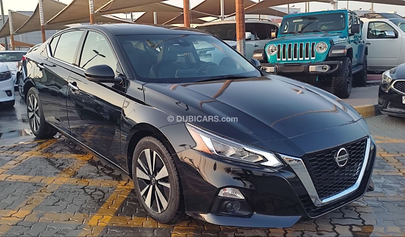 Used Nissan Altima SL 2020 for sale in Sharjah - 559677