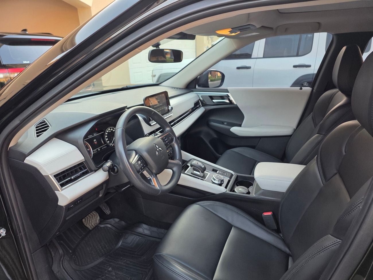 ميتسوبيشي آوتلاندر midline 4WD 2.5L