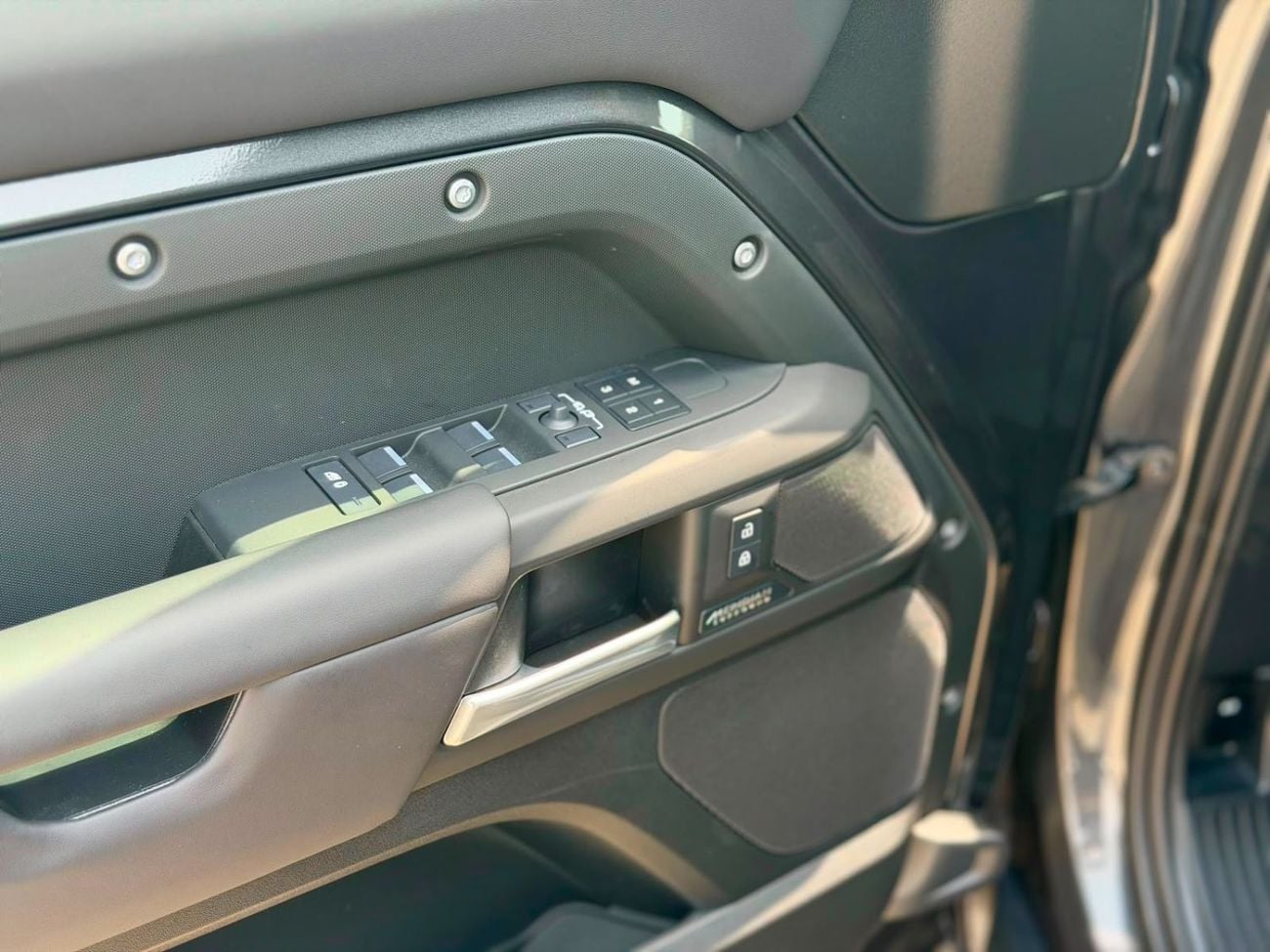 Land Rover Defender P500 X-DYNAMIC SE