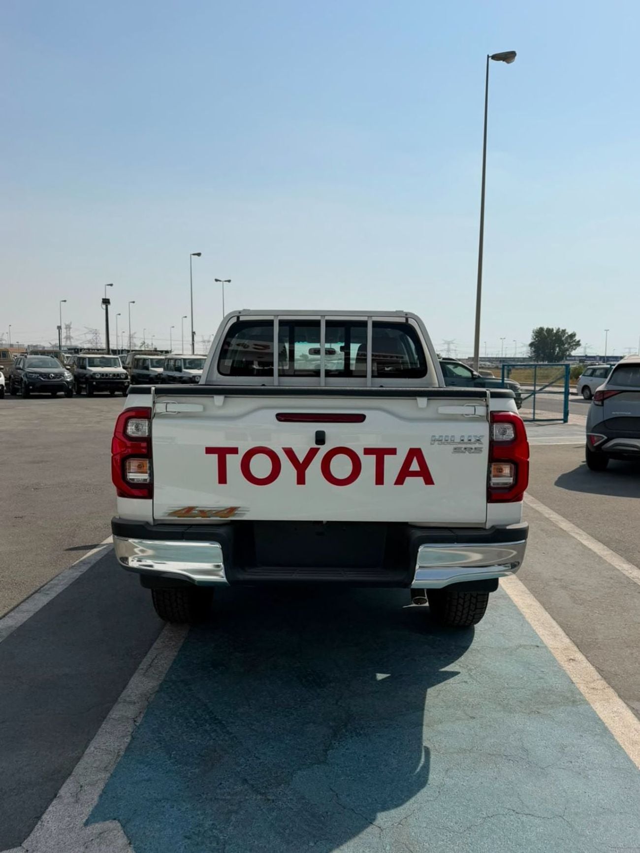 Toyota Hilux GLX Toyota Hilux 2.7L M/T FULL OPTION BEST PRICE EXPORT ONLY