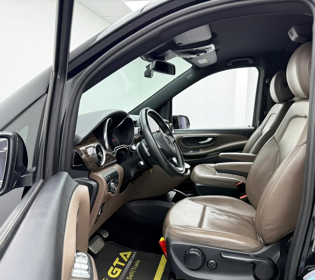 Mercedes-Benz V 250 2023 Mercedes Benz V250 Premium, Warranty, 8 Seater, Fully Loaded, Excellent Condition, GCC