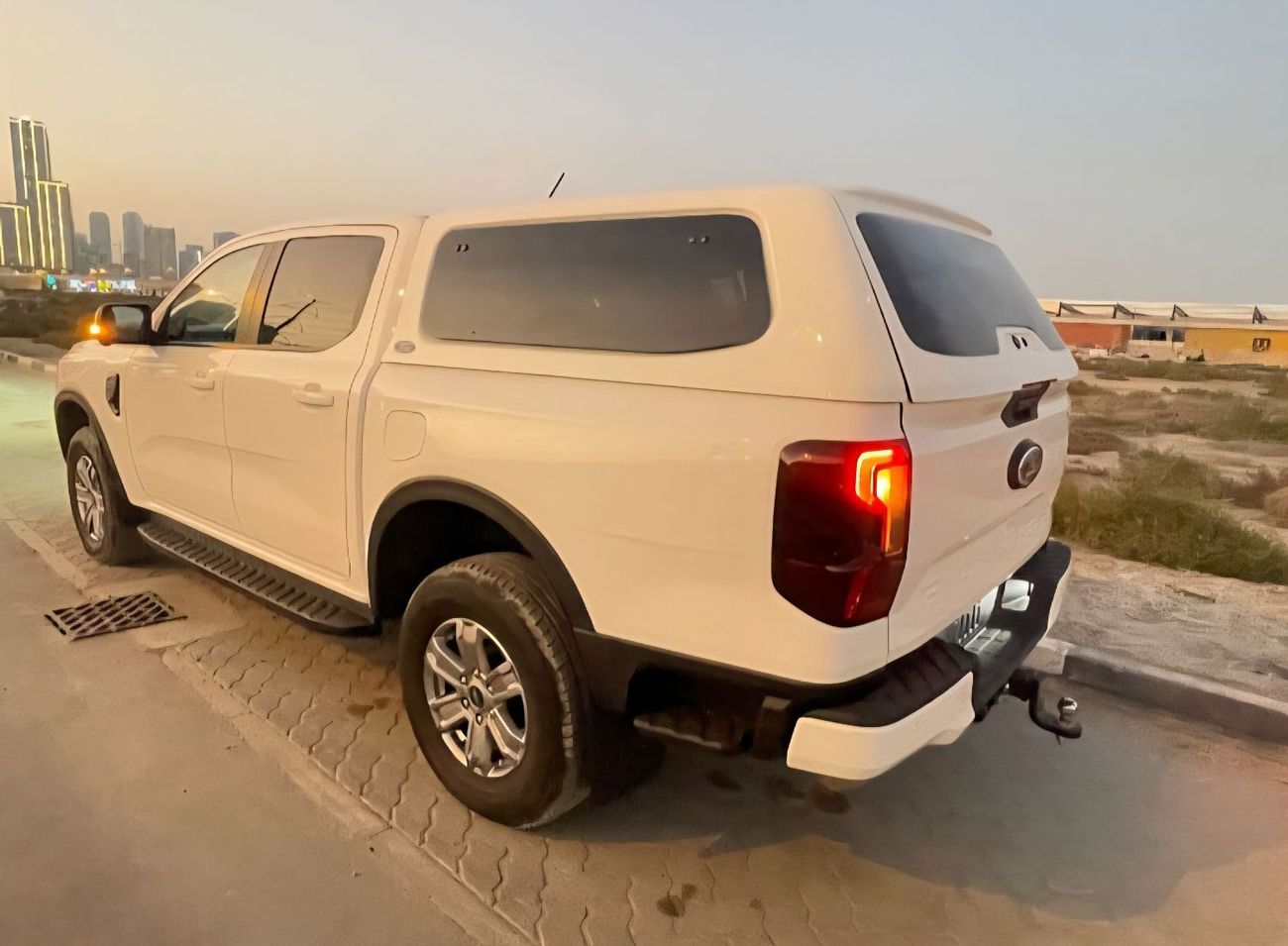 فورد رانجر XLT 2.0L Double Cabin Diesel YN2S Engine Automatic Gear 4WD 4-Cylinders 5 Seats 5 Doors